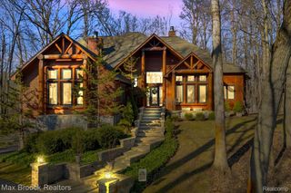 5970 Lynne Hollow Drive, Commerce Charter Township, MI 48382