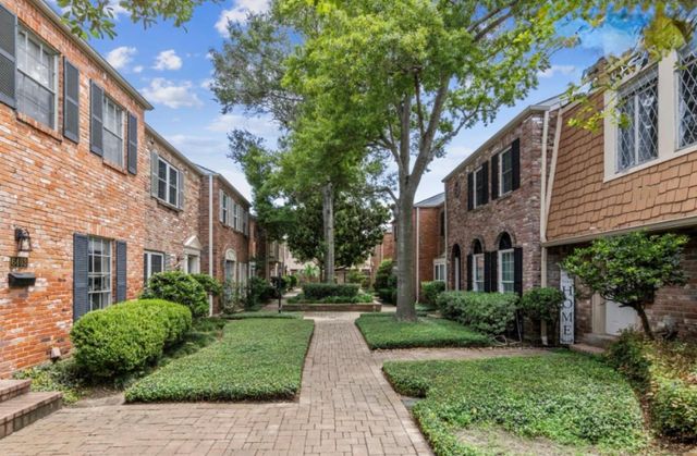 6429 Burgoyne Road 15, Houston, TX 77057