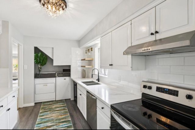 6429 Burgoyne Road 15, Houston, TX 77057