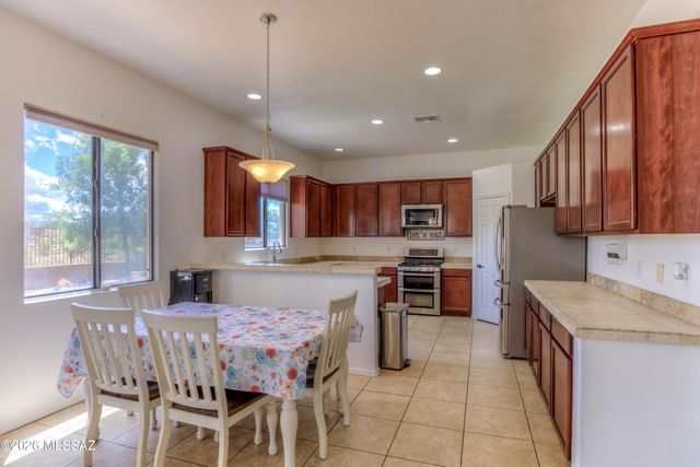 282 E Forrest Feezor Street, Vail, AZ 85641