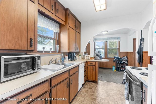 2610 W Washtenaw Street, Lansing, MI 48917