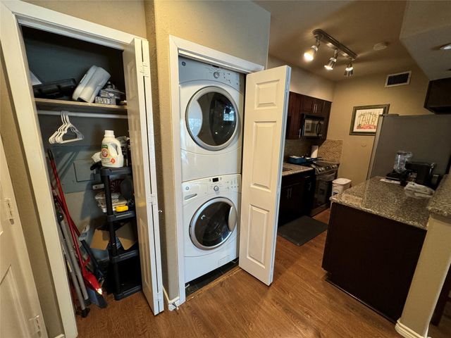 2220 S Piney Point Road 208, Houston, TX 77063