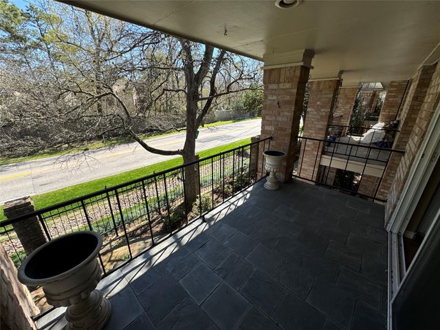 2220 S Piney Point Road 208, Houston, TX 77063