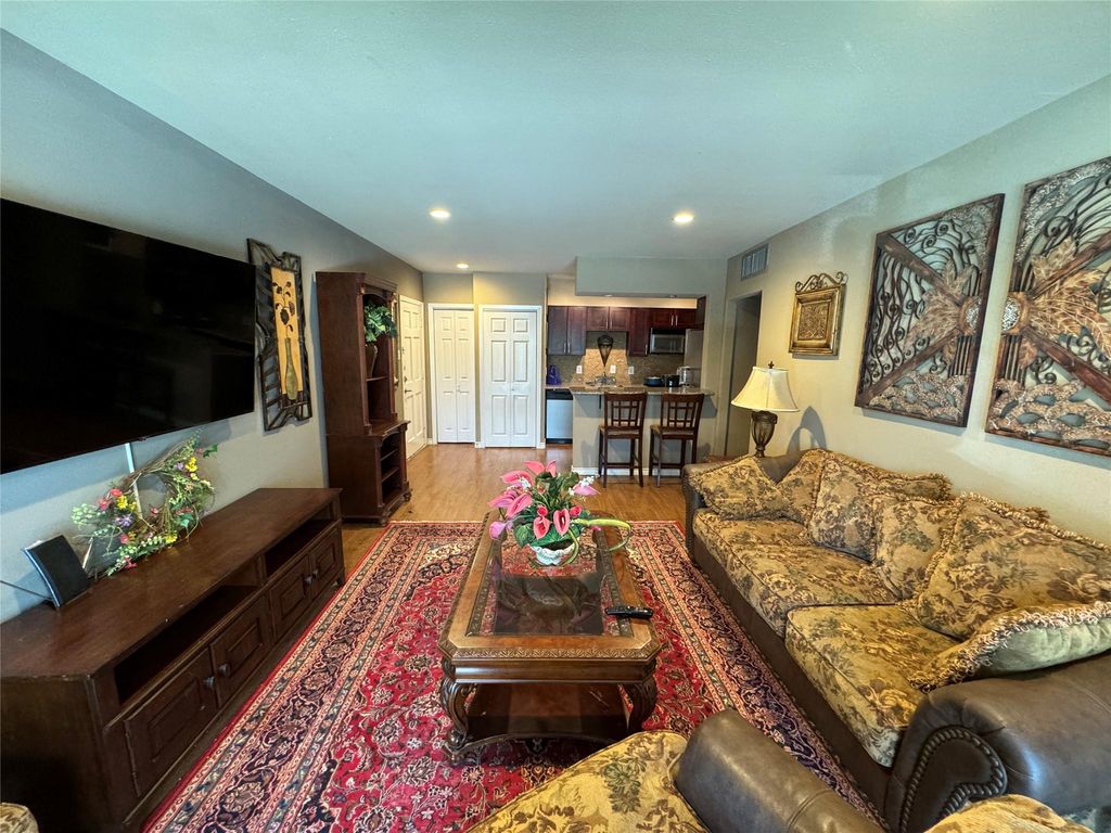 2220 S Piney Point Road 208, Houston, TX 77063