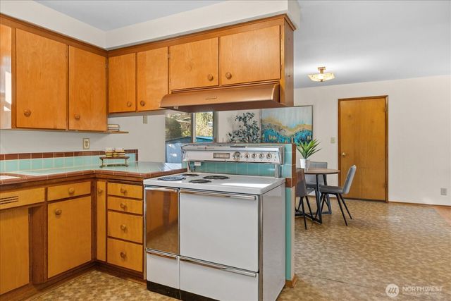 323 NW 202nd Street, Shoreline, WA 98177