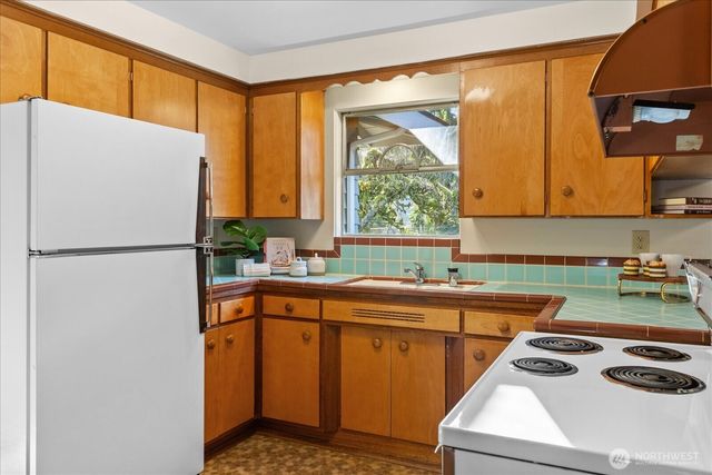 323 NW 202nd Street, Shoreline, WA 98177