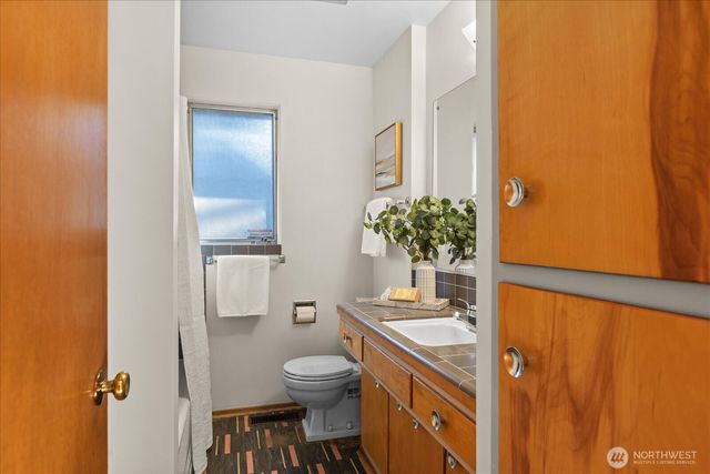 323 NW 202nd Street, Shoreline, WA 98177