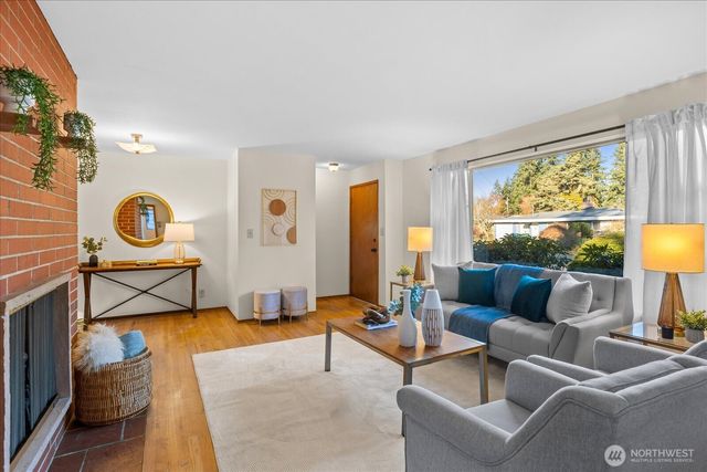 323 NW 202nd Street, Shoreline, WA 98177