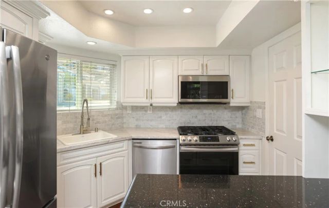 112 Santa Rosa Court, Laguna Beach, CA 92651