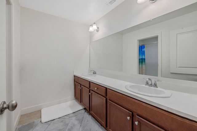 3043 Parks Avenue, Tulare, CA 93274