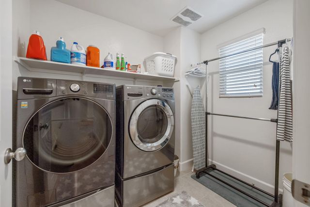 3043 Parks Avenue, Tulare, CA 93274