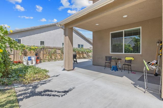 3043 Parks Avenue, Tulare, CA 93274