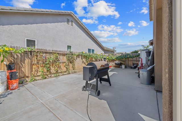 3043 Parks Avenue, Tulare, CA 93274