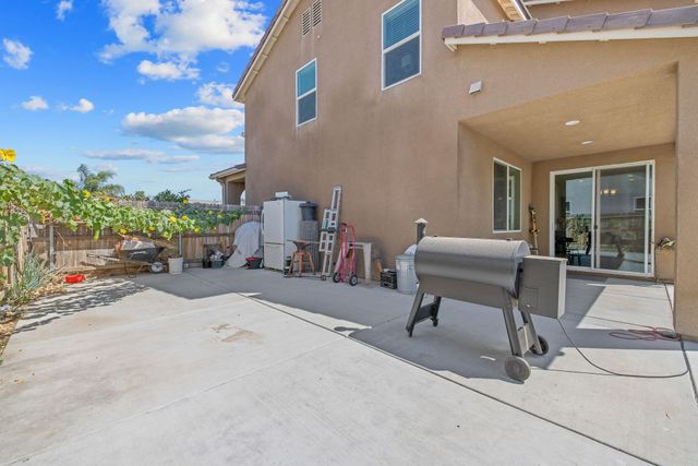 3043 Parks Avenue, Tulare, CA 93274