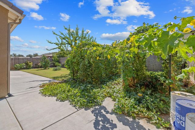 3043 Parks Avenue, Tulare, CA 93274