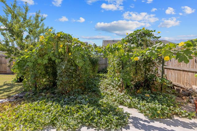 3043 Parks Avenue, Tulare, CA 93274