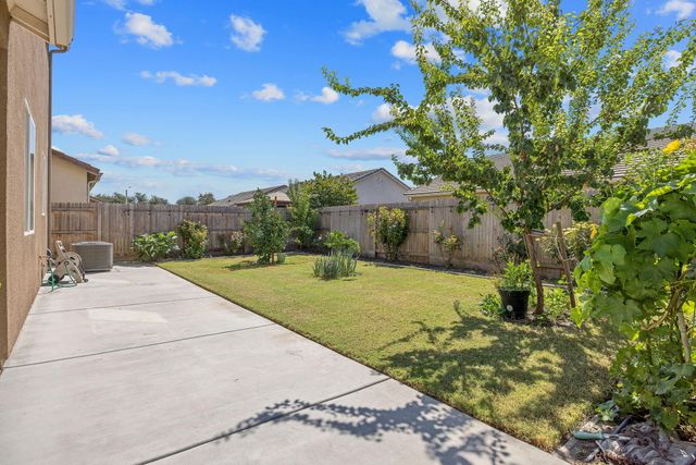 3043 Parks Avenue, Tulare, CA 93274