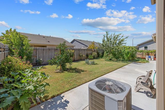 3043 Parks Avenue, Tulare, CA 93274