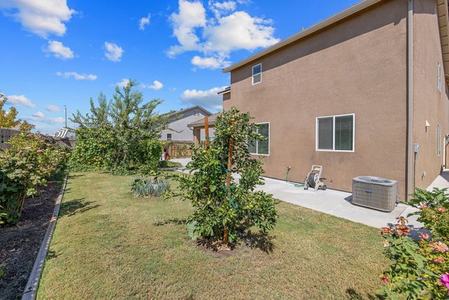 3043 Parks Avenue, Tulare, CA 93274