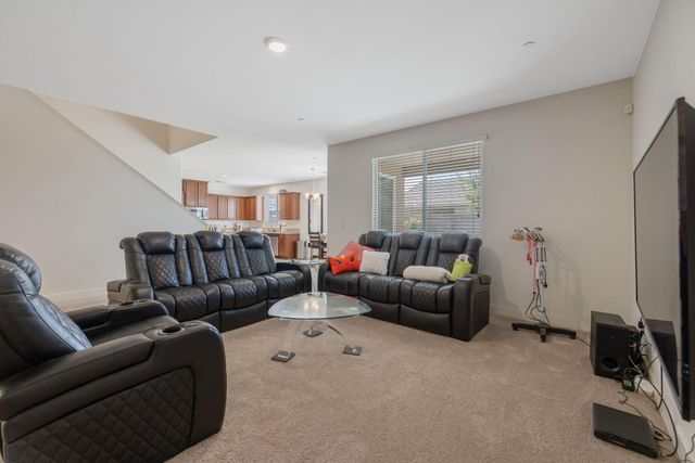 3043 Parks Avenue, Tulare, CA 93274