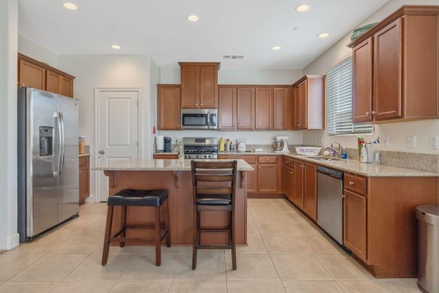 3043 Parks Avenue, Tulare, CA 93274