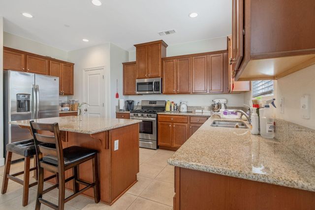 3043 Parks Avenue, Tulare, CA 93274