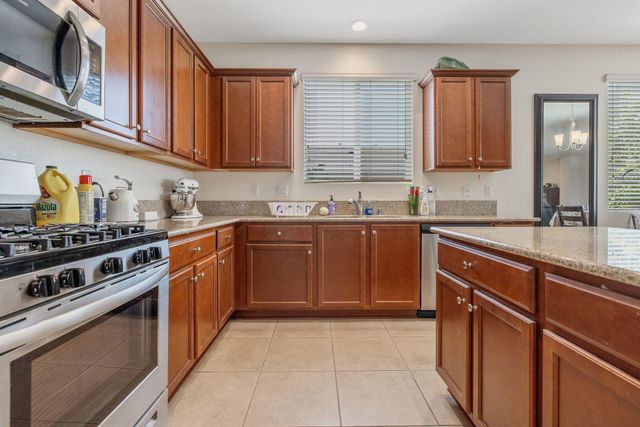 3043 Parks Avenue, Tulare, CA 93274