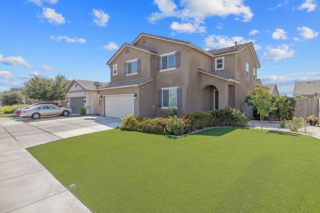 3043 Parks Avenue, Tulare, CA 93274