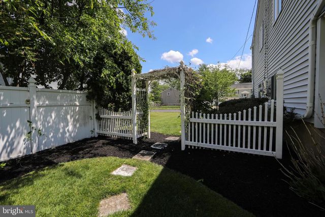 47 HERITAGE RD, Marlton, NJ 08053