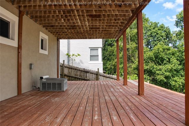 657 Forest Circle, South Charleston, WV 25303