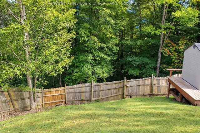 657 Forest Circle, South Charleston, WV 25303