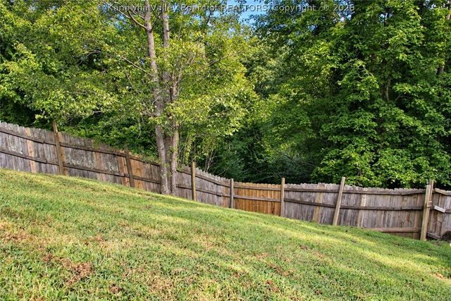 657 Forest Circle, South Charleston, WV 25303