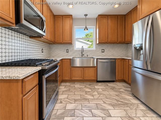 657 Forest Circle, South Charleston, WV 25303