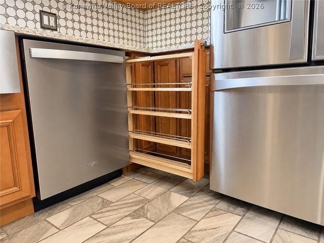 657 Forest Circle, South Charleston, WV 25303