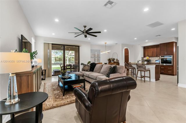 8915 W Watercrest Cir W, Parkland, FL 33076