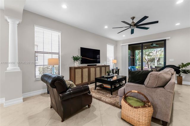 8915 W Watercrest Cir W, Parkland, FL 33076