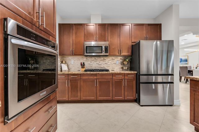 8915 W Watercrest Cir W, Parkland, FL 33076