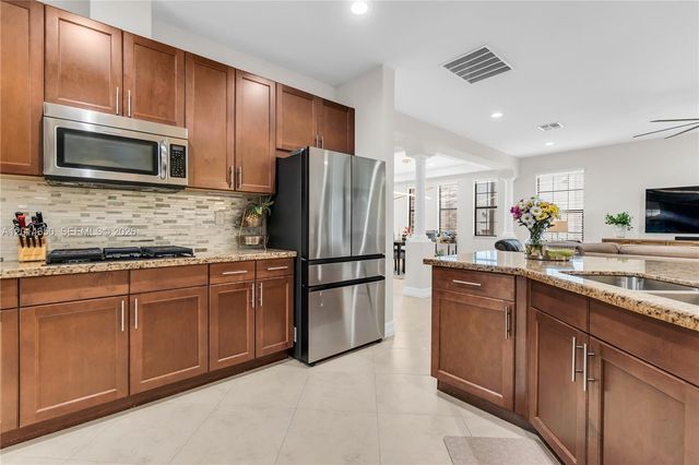 8915 W Watercrest Cir W, Parkland, FL 33076