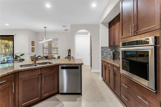 8915 W Watercrest Cir W, Parkland, FL 33076