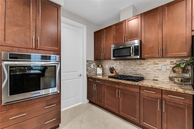 8915 W Watercrest Cir W, Parkland, FL 33076