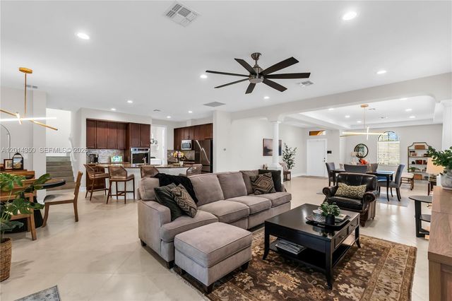 8915 W Watercrest Cir W, Parkland, FL 33076