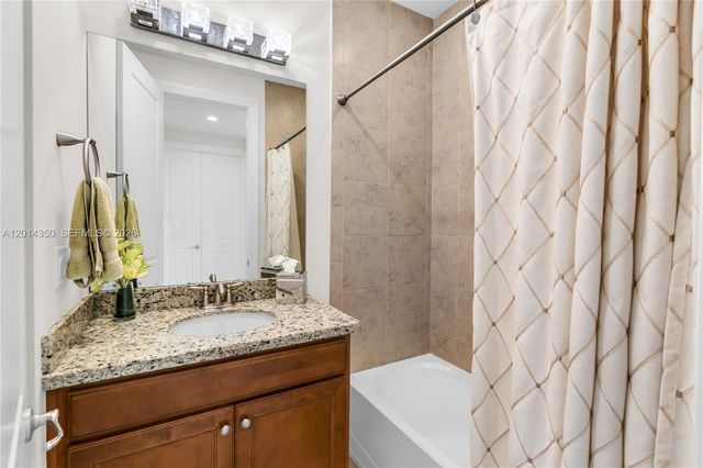 8915 W Watercrest Cir W, Parkland, FL 33076