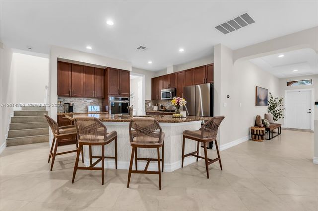 8915 W Watercrest Cir W, Parkland, FL 33076