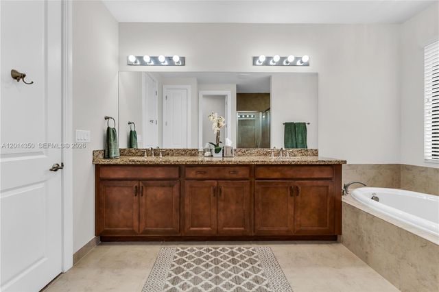 8915 W Watercrest Cir W, Parkland, FL 33076
