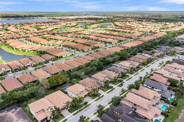 8915 W Watercrest Cir W, Parkland, FL 33076