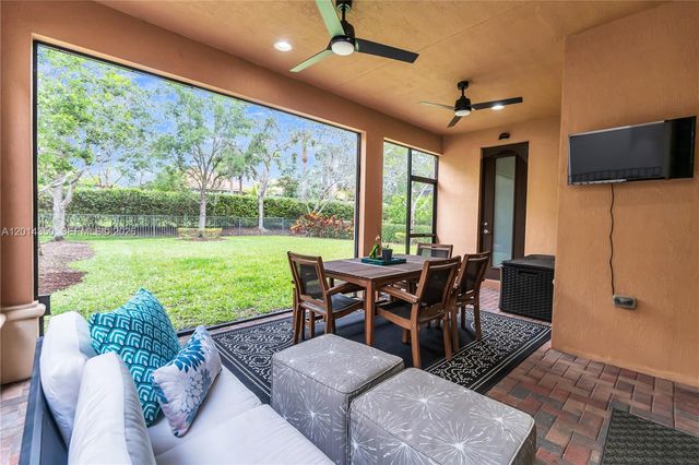 8915 W Watercrest Cir W, Parkland, FL 33076