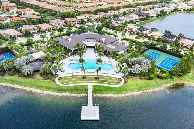 8915 W Watercrest Cir W, Parkland, FL 33076
