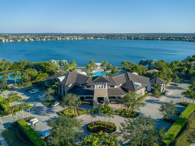 8915 W Watercrest Cir W, Parkland, FL 33076