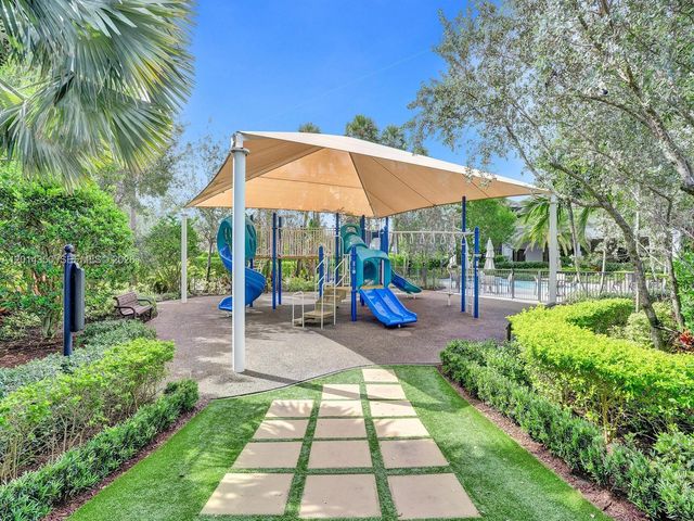 8915 W Watercrest Cir W, Parkland, FL 33076