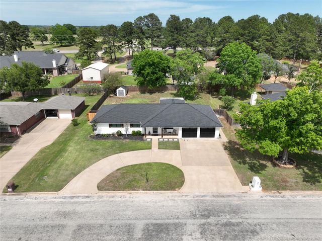 207 Briar Ridge Drive, Bellville, TX 77418